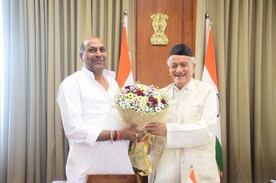 Mumbai: Former UP Cabinet Minister And Senior BJP MLA Fateh Bahadur Singh Calls On Maharashtra Governor Bhagat Singh Koshyari