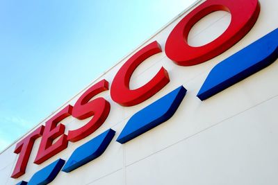 ‘A total f*** up’: Tesco Christmas shoppers report huge queues and crashing website