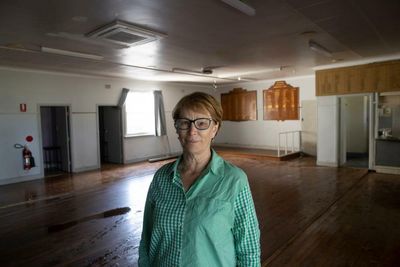 ‘Drained and devastated’: Molong residents begin long task of cleaning up after flooding