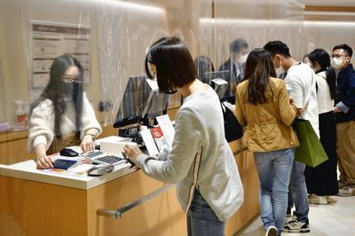 Department stores welcome back tourists