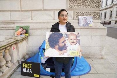 Alaa Abd El-Fattah: Jailed British-Egyptian activist ‘breaks hunger strike’