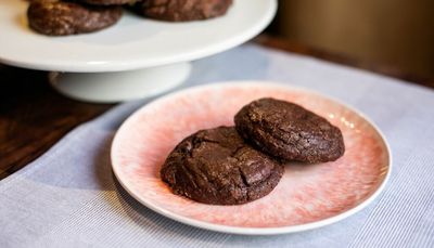 Holiday dining at home: Chicago chef Yasmin Gutierrez’s spicy Mexican chocolate cookie recipe