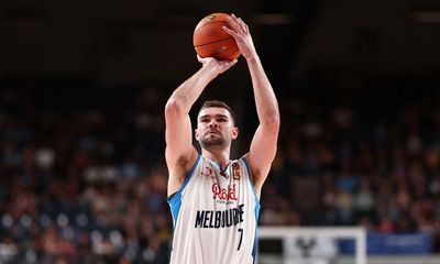 ‘Now I feel comfortable’: basketball star Isaac Humphries lauded after coming out as gay