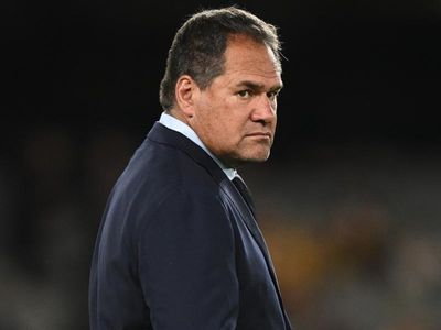 Wallabies pledge to play for coach Rennie