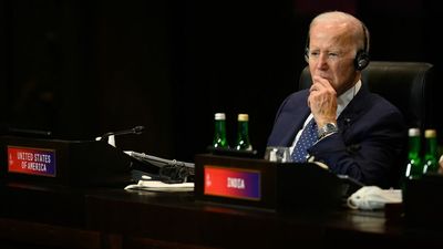 Biden holds emergency talks with world leaders on Poland explosion