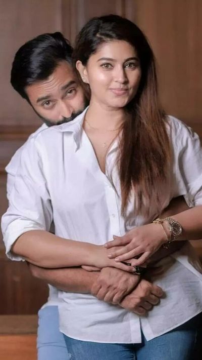 10 lovey-dovey pictures of Sneha and Prasanna