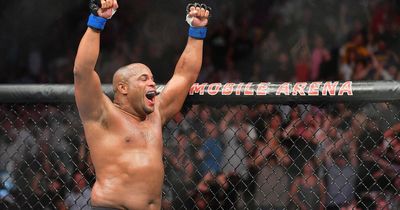 UFC legend Daniel Cormier explains why he avoided "kiss of death" before fights