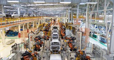 2 Auto Manufacturer Stocks to Buy This Week and 1 to Avoid