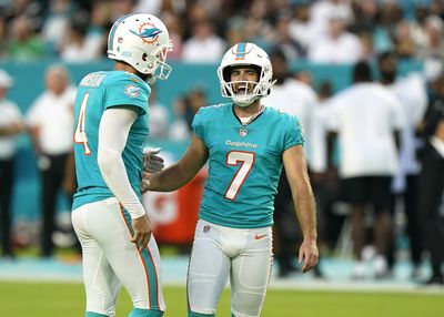 Mike McDaniel continues to back K Jason Sanders despite struggles