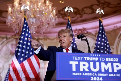 Security forced Trump attendees to stay