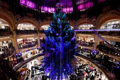 Paris workers disrupt Galeries Lafayette Christmas tree-lighting ceremony