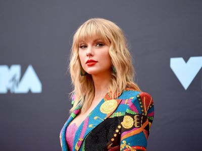 Professor holds student’s place in line for Taylor Swift tickets during class: ‘Please don’t be the anti-hero’