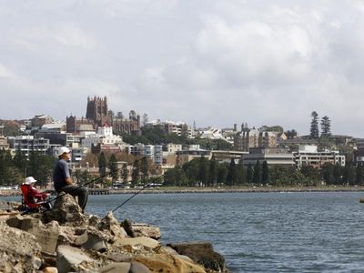 Jobs lure workers from cities to regions