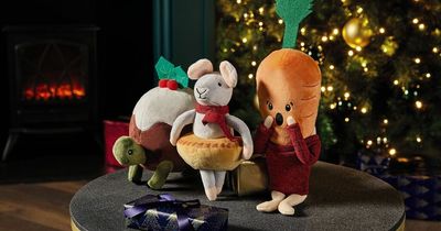 Aldi apologises over huge online queues for Kevin the Carrot from 4am