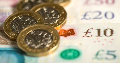 Autumn Statement: Minimum living wage to rise by 92p an hour from next year