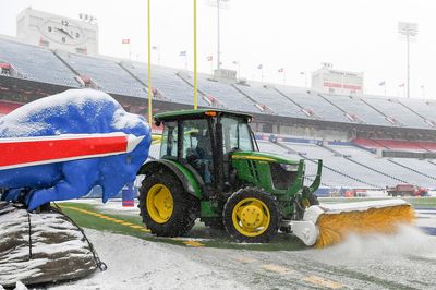 A possible 6 feet of snow in Buffalo had NFL fans looking up Browns and Bills RB heights