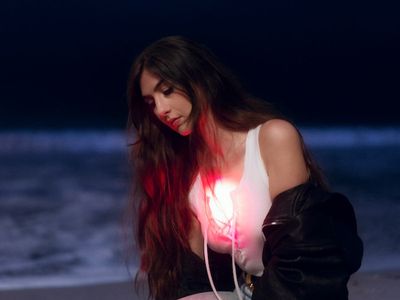 Weyes Blood review – And in the Darkness, Hearts Aglow: A beguiling blend of nostalgia and optimism