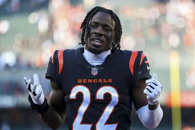 Bengals CB Chidobe Awuzie announces successful knee surgery