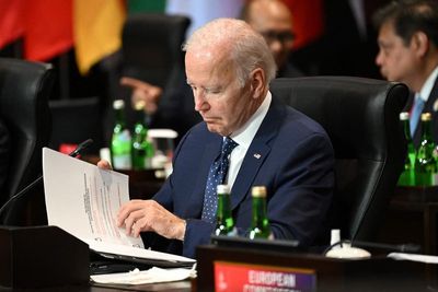 Biden inadvertently flashes G20 step-by-step cheat sheet: ‘You take your seat’