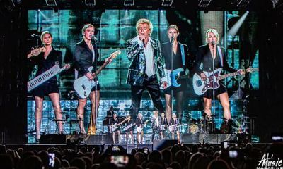 Rod Stewart review – glam can’t hide songs sailing past sell-by date