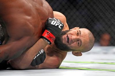 Daniel Cormier: Khamzat Chimaev ‘would be a massive favorite’ to beat UFC champ Alex Pereira