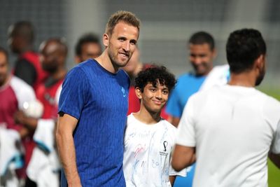 Today at the World Cup: England squad meets migrant workers