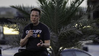 Twitter disarray deepens as Musk ultimatum drives away key workers
