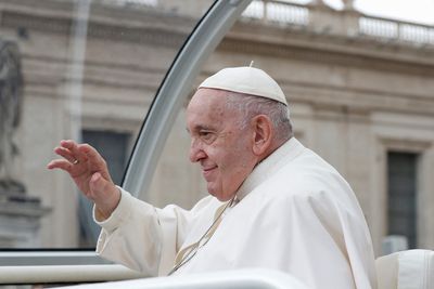 Pope Francis says Vatican ready to mediate to end Ukraine conflict - paper