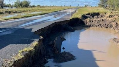 Country NSW mayors call for urgent road funding after devastating floods and heavy rain