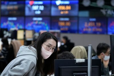 Asian stocks mixed after Wall St falls on rate hike worries