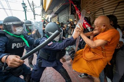 Police, protesters clash as Bangkok hosts summit