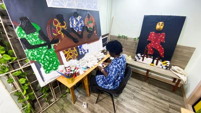 Nigeria artist transforms oil kegs into faces to reduce waste