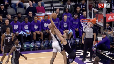 Spurs rookie Jeremy Sochan had an eyes-covered dunk so impressive, it’s impossible to believe it