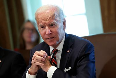 Biden tells contractors to cut emissions