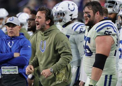 Jeff Saturday stressing accountability on offensive line
