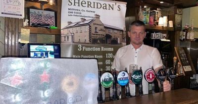 Pub customers applaud landlord as he 'does the unthinkable' after 30 years of loyalty