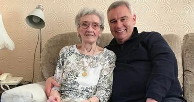 Eamonn Holmes announces that his mum has died aged 93