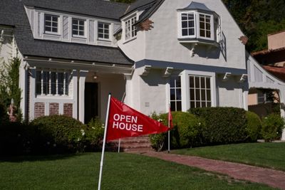 US home sales drop for record ninth straight month on high prices