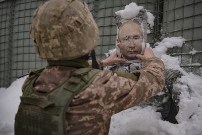 What are Russia and Ukraine’s military options for this winter?