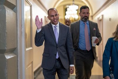 Hakeem Jeffries officially declares candidacy to succeed Nancy Pelosi as House Democratic leader