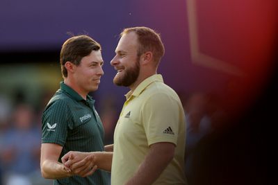 Co-leader Tyrrell Hatton gets tough crowd on 18th hole after big par save at 2022 DP World Tour Championship