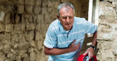 Seven heart attack symptoms which could occur a month prior to devastating emergency