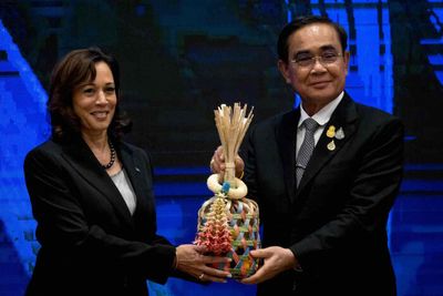 Prayut brings Apec summit to a close