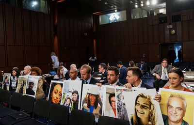 737 MAX crash victim families press U.S. on Boeing settlement