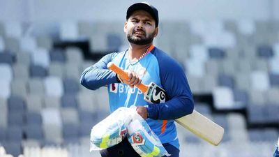 Rishabh Pant be given the opportunity to open, can go gung-ho in the powerplay: Dinesh Karthik