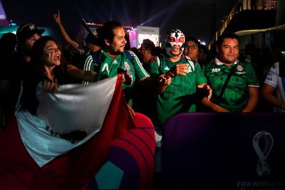 Crowded fan zone turns thousands away before Qatar World Cup