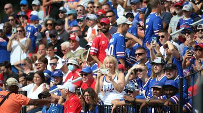 Bills Fans Help Shovel Out Players Ahead of Team’s Flight to Detroit