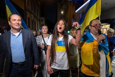 Eurovision winner Ruslana leads Ukrainians in Athens march