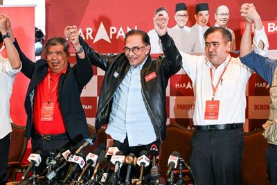 Malaysia's Anwar claims majority after vote, but rival does not concede