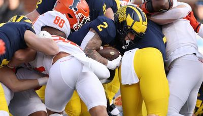 Illinois can’t hold on, falls to No. 3 Michigan on late field goal